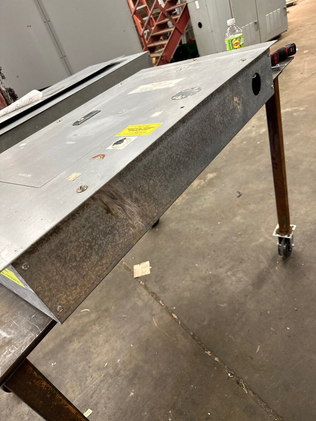 CUTLER HAMMER PRL-2A Panelboard 100A 480/277V 3PH 4W MLO 18CIR NEMA 1 w Key Used