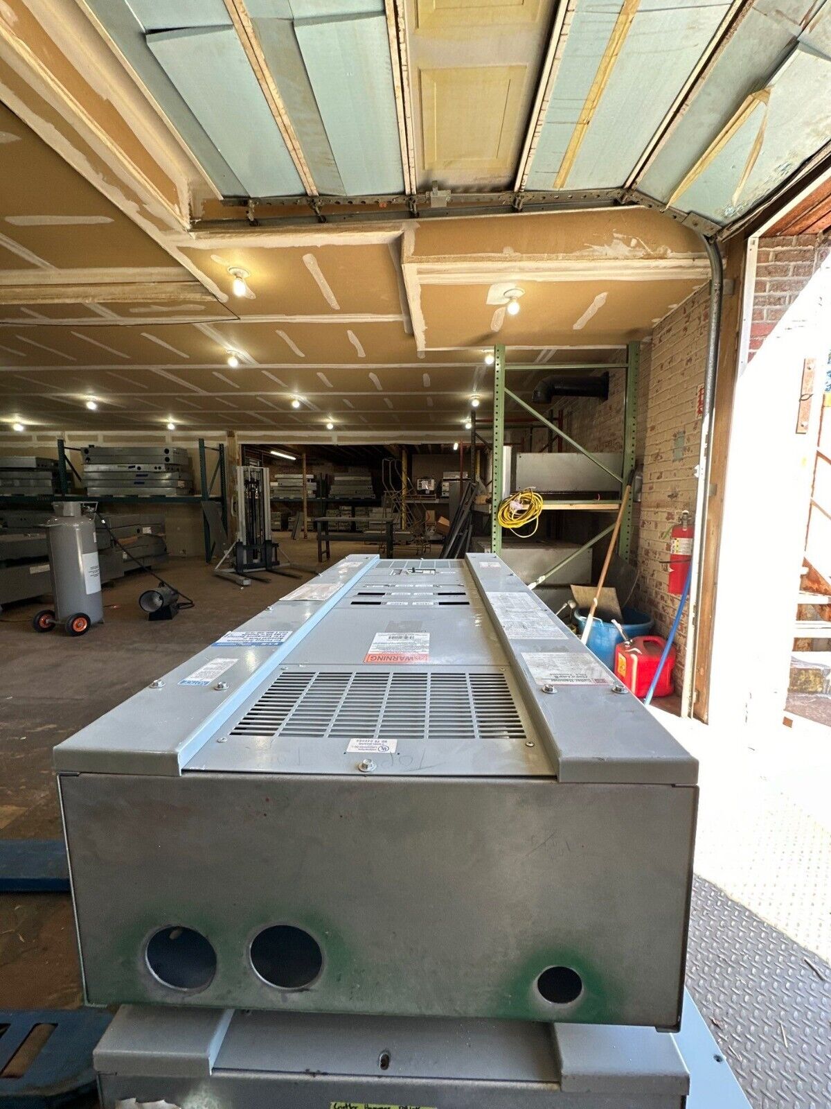 Cutler Hammer PRL4B Panelboard 400A 480V 3PH 3W 18 Cir MCB Indoor Encl BX2457 P022 Used