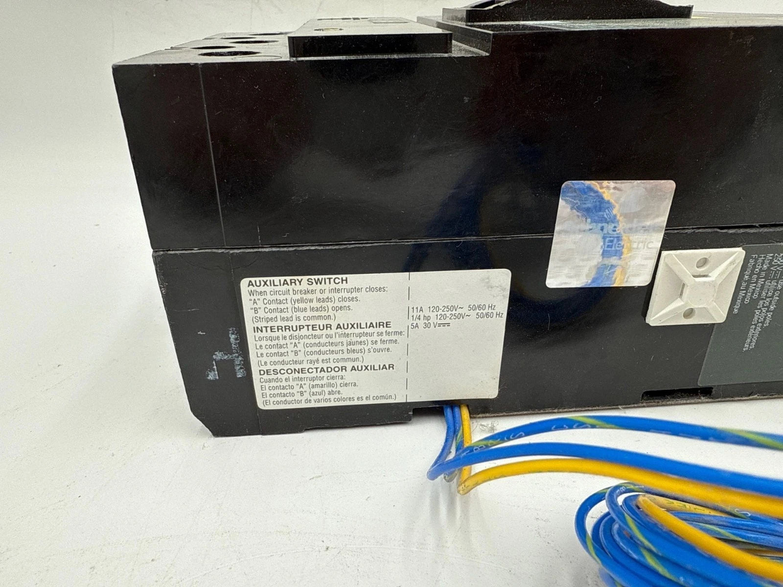 Square D KAL261501212 Circuit Breaker 150A 2P 600V KAL 150 Amp Aux Switch 11A Used