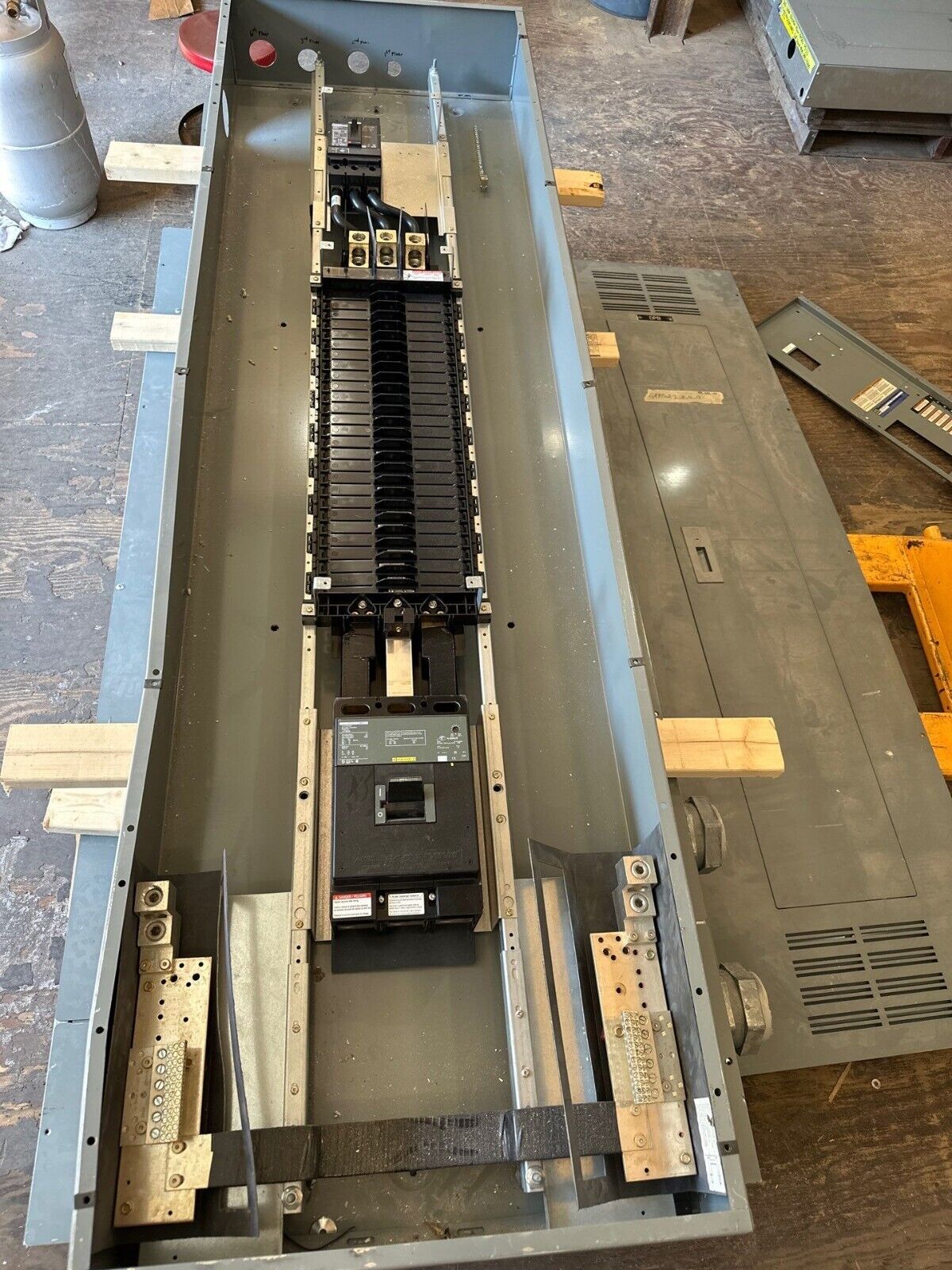 Square D NF Panelboard 300A 480/277V 3PH 4W Indoor Encl 54 Cir MCB Main LCP36300 P535 Used