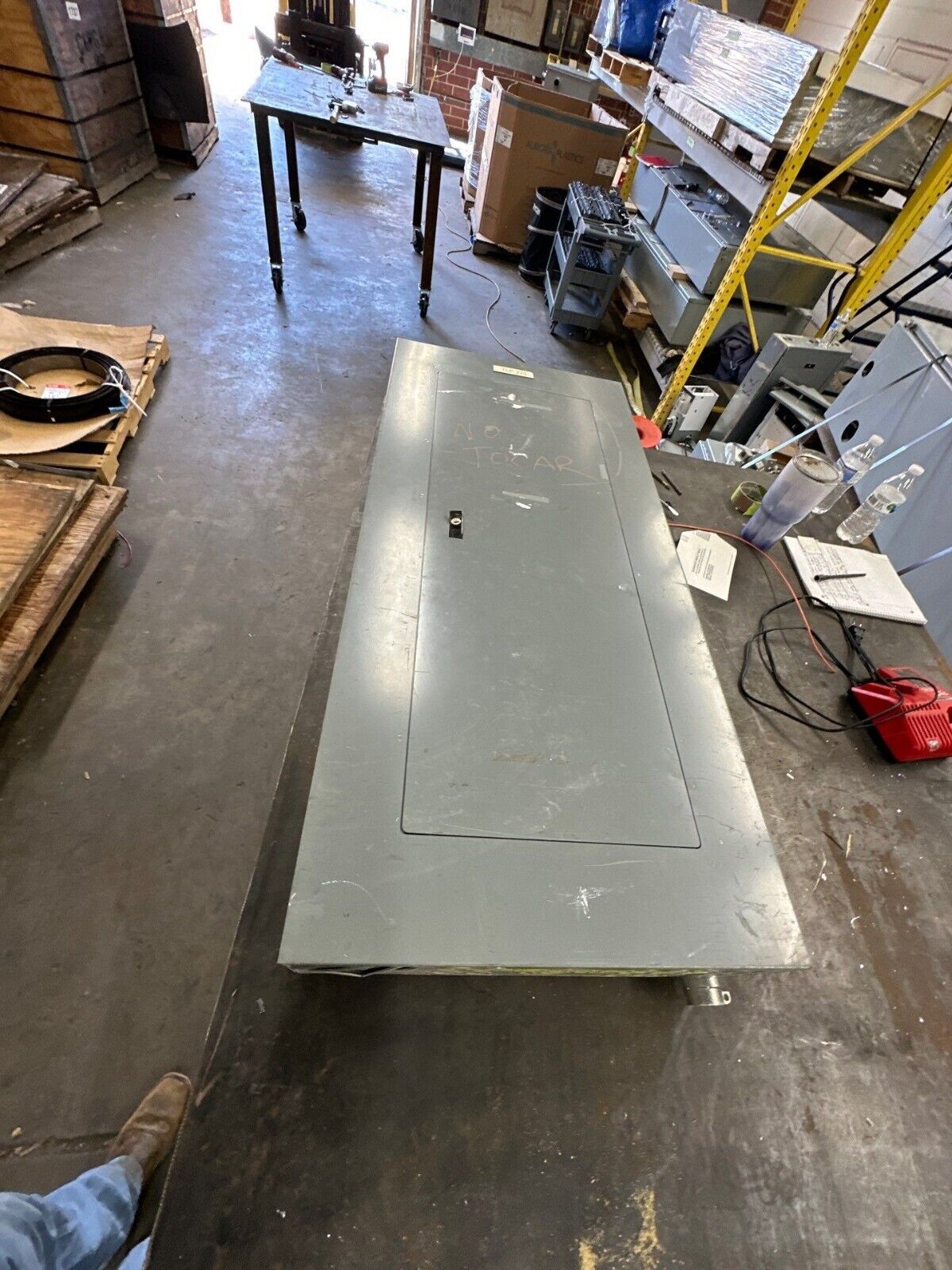 Square D NF Panelboard 250A 600V 3PH 4W MLO 42 Cir Main Lug Panel Indoor NEMA 1 P360 Used