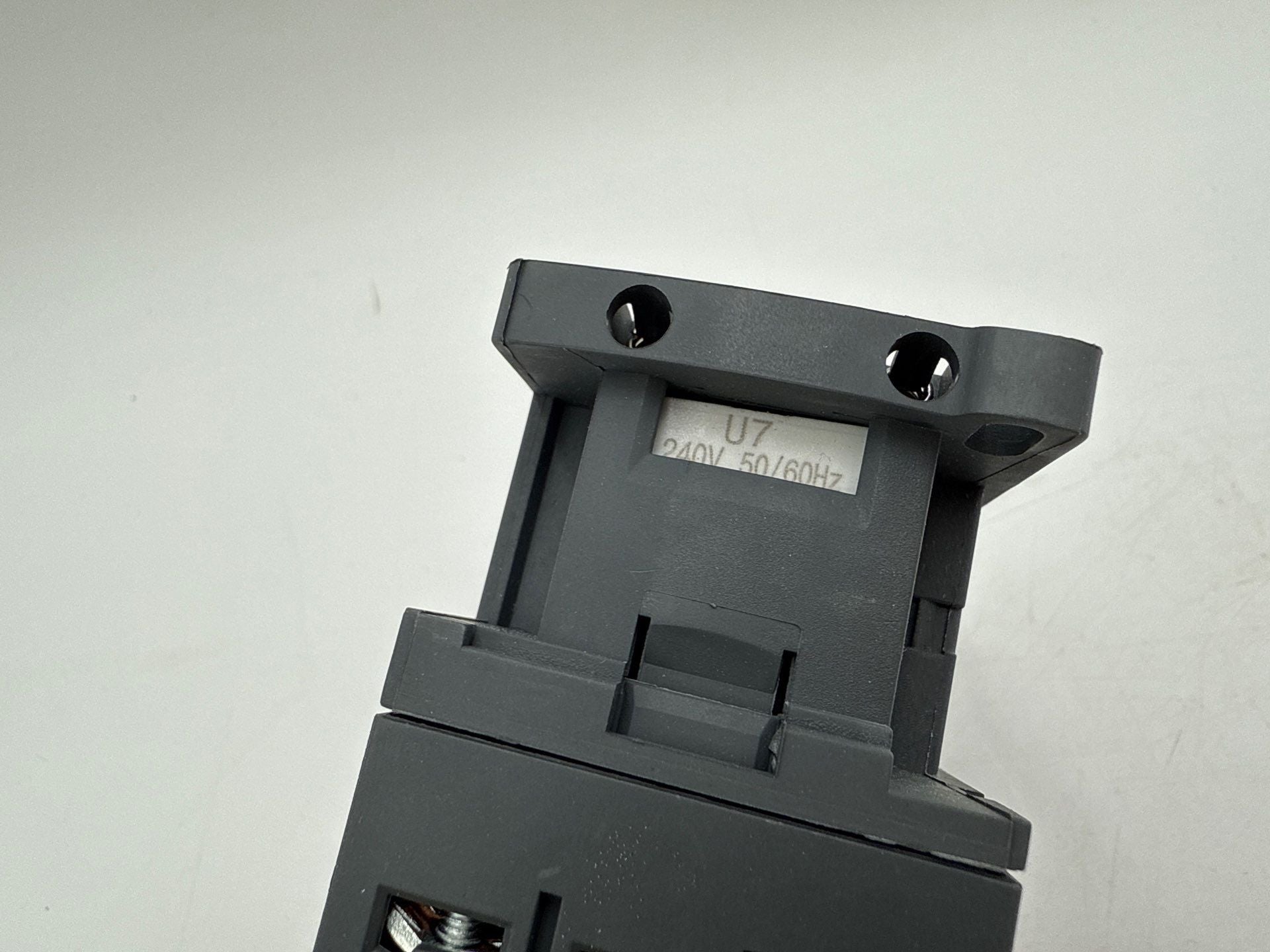 Schneider LC1D12U7 Contactor 12A 3P Coil 240VAC Non-Reversing 7.5 HP at 480V New