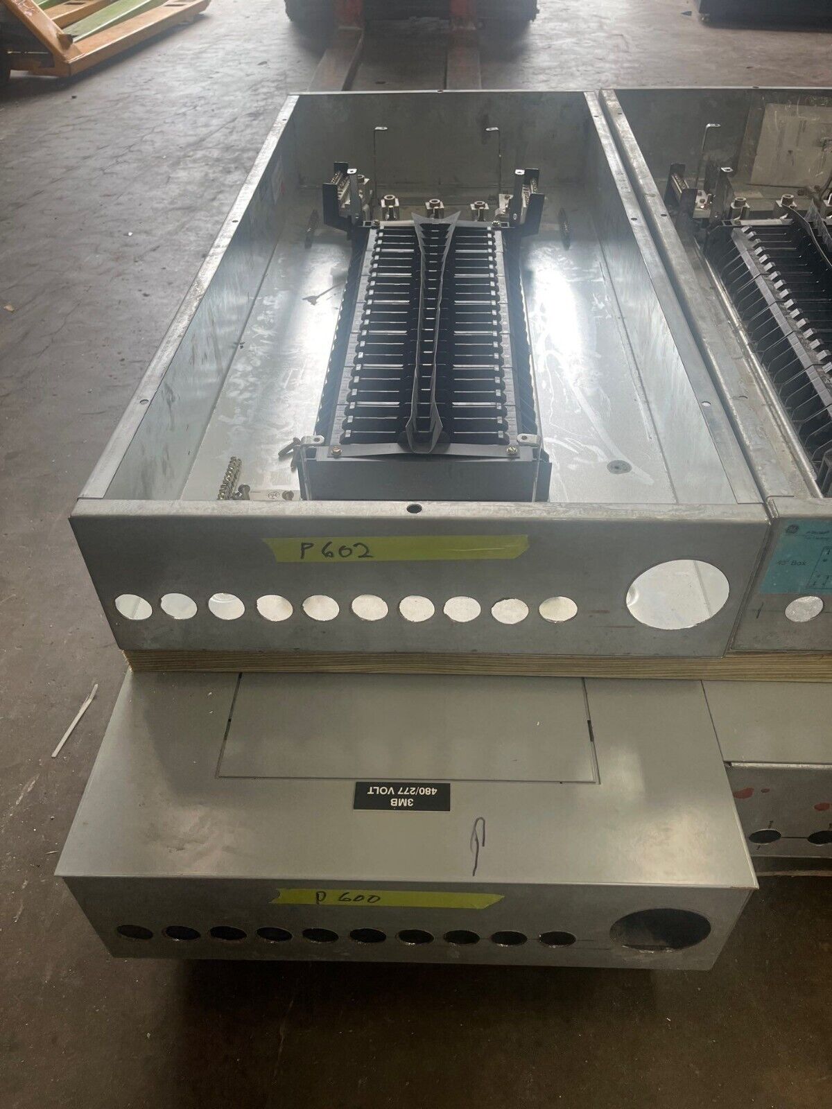 GE AEF3422MBX Panelboard 225A 480/277V 3PH 4W 42 Circuit Indoor Encl AB43B MLO P602 Used