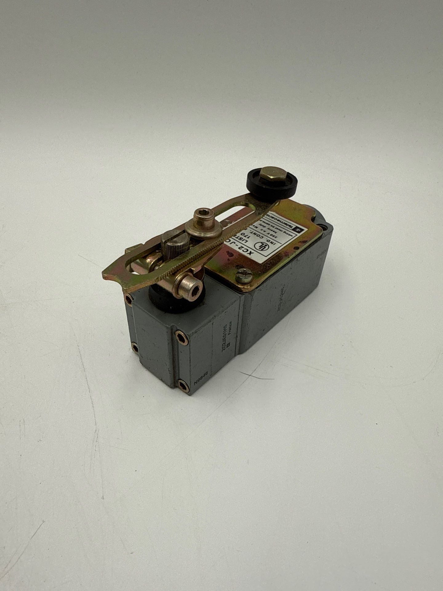 Telemecanique XC2-JC Limit Switch Rotary Operator 1NO-1NC 250VAC Used