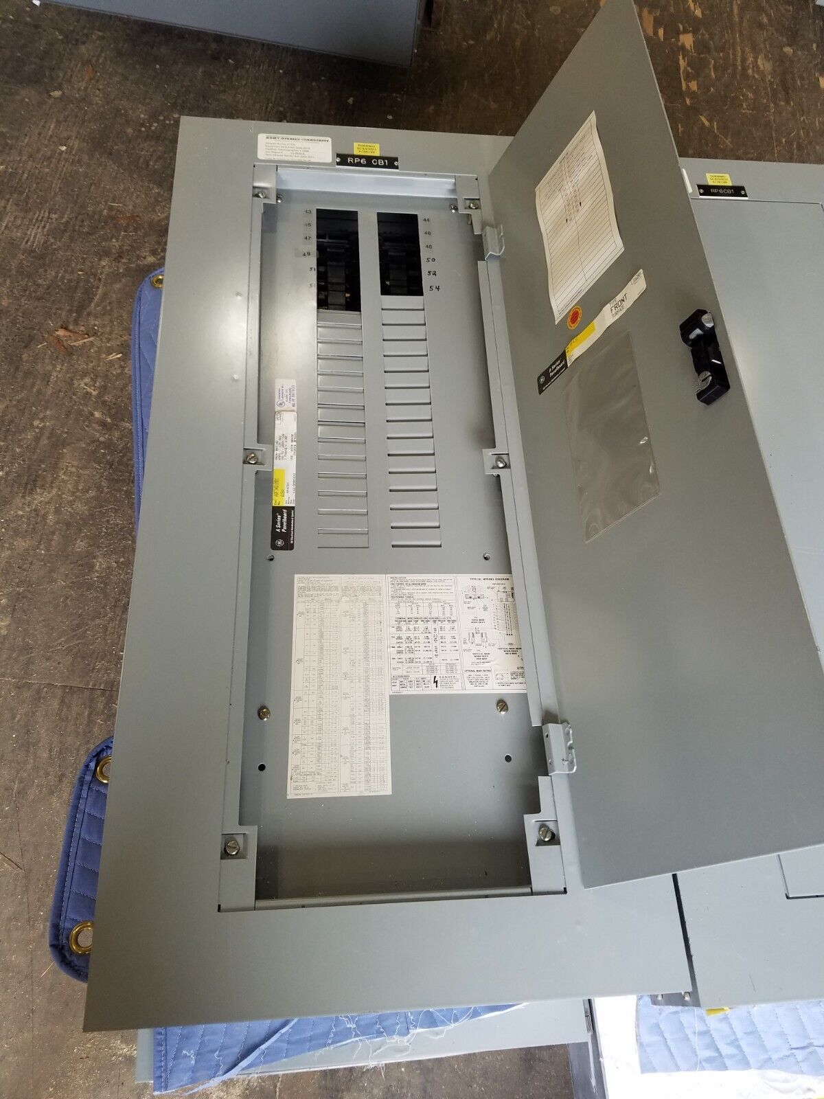 GE AQF3421MBX Panelboard 125A 208Y/120V 3PH 4W 42 Circuit Main Lug MLO 125 Amp P008 Used