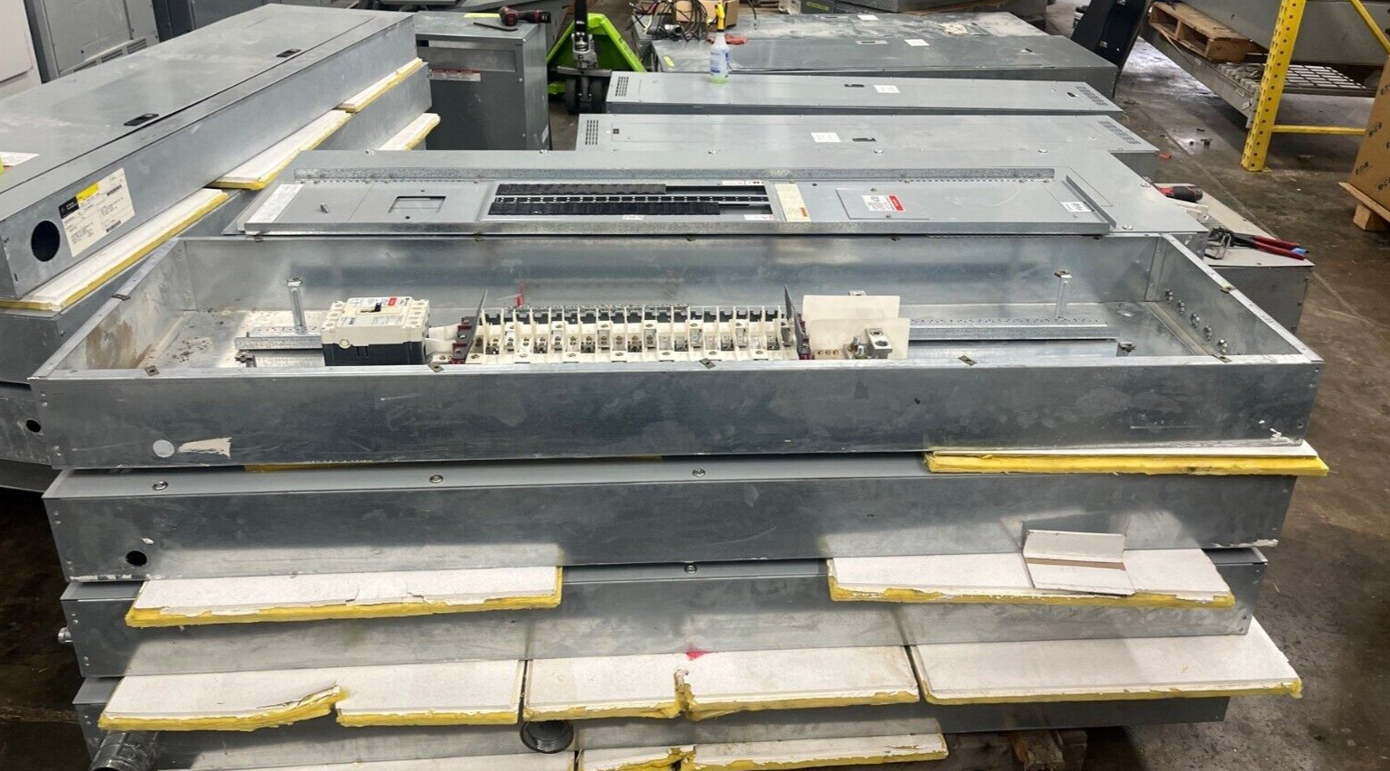 Cutler Hammer PRL2A Panelboard 400A 277/480V 3PH 4W 42Cir Indoor Encl MLO FD3225 P575 Used