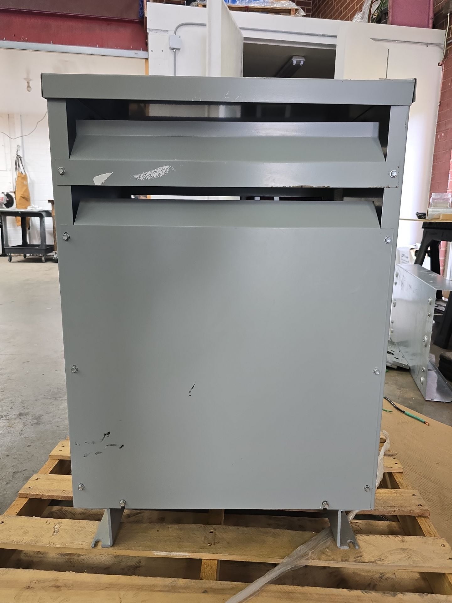 30kVA Eaton V48M28T3016 Transformer 3PH Pri 480V Sec 208/120V Indoor T274 G02S04 Used