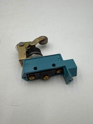 Honeywell BZE6-2RN2 Enclosed Limit Micro Switch New