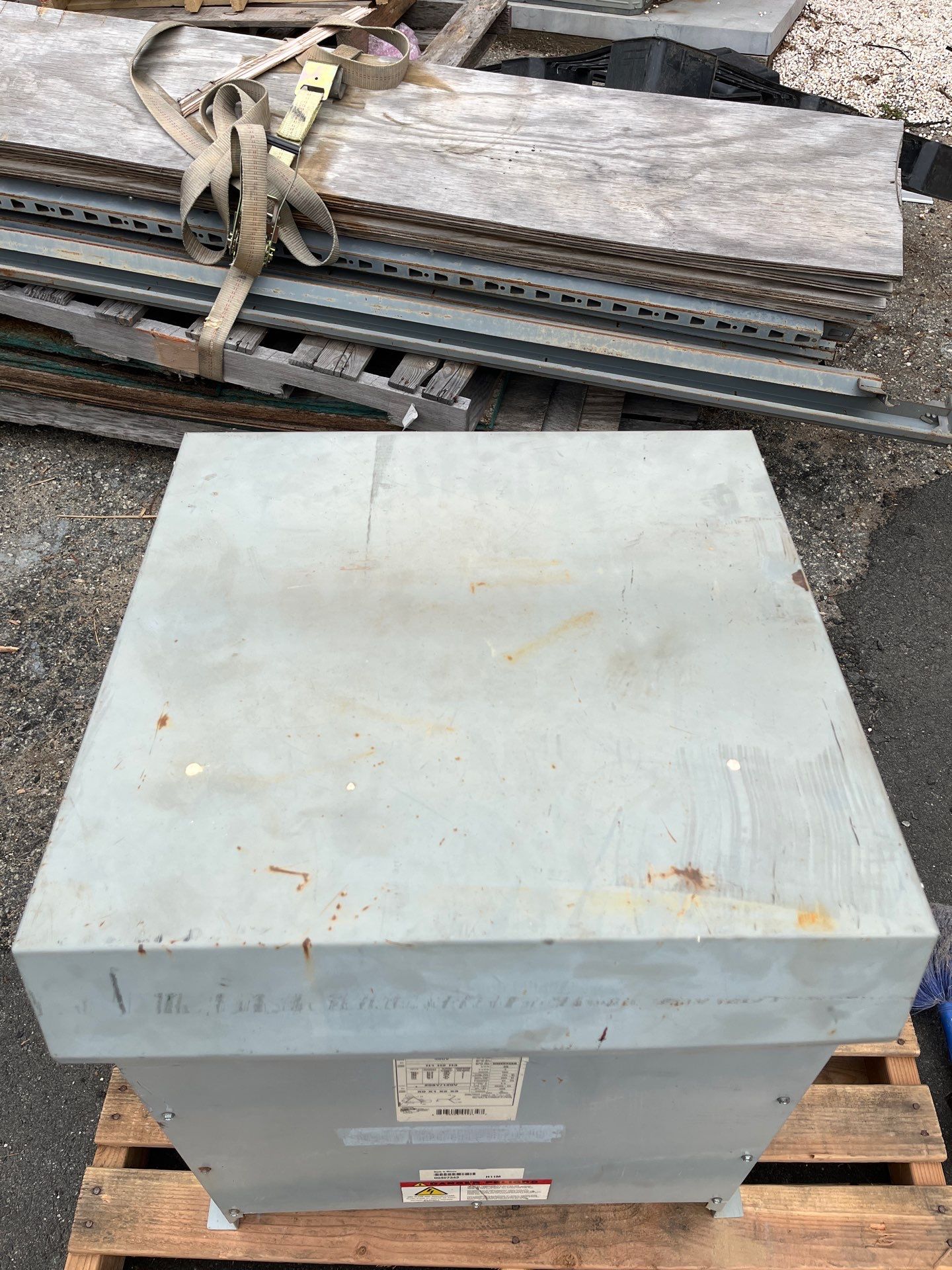 45KVA Hammond NMK045KB Transformer Pri 480V Sec 208/120V 3PH 3R Encl Used