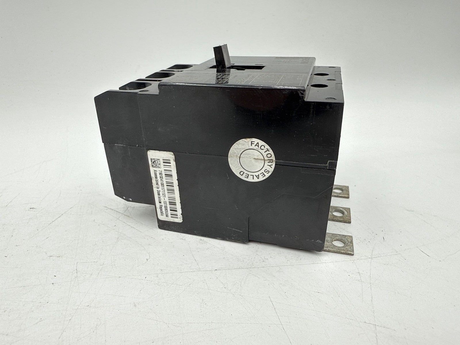 Eaton GHB 3100 Circuit Breaker 100A 277/480V 3P 14kA 100 Amp 3 Pole Bolt On Used