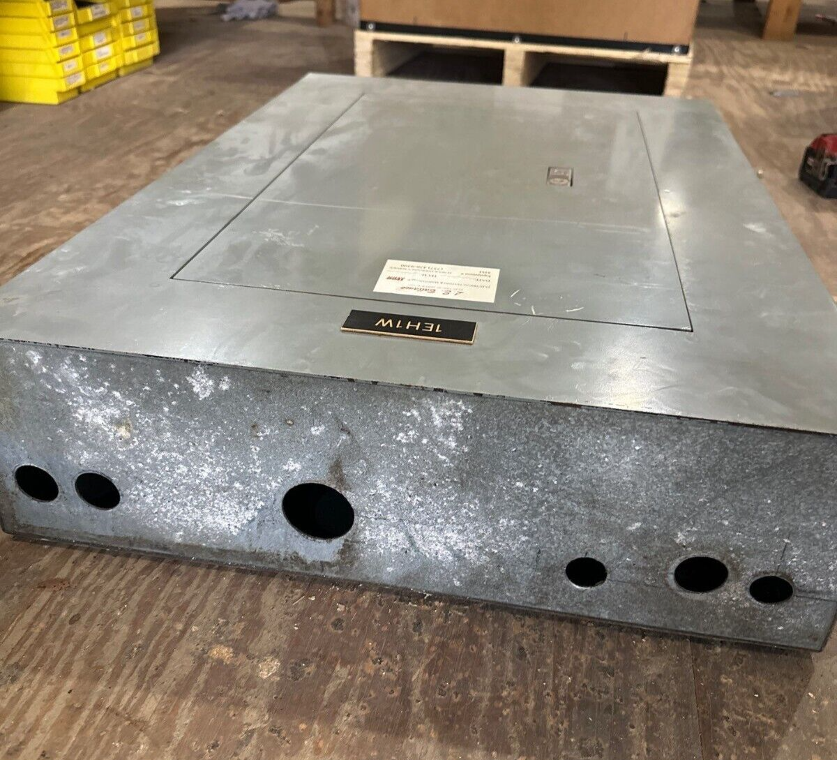 Square D NEHB Panelboard 125A 480Y/277V 3PH 4W Indoor Encl 18 Cir MLO Main Lug P482 Used