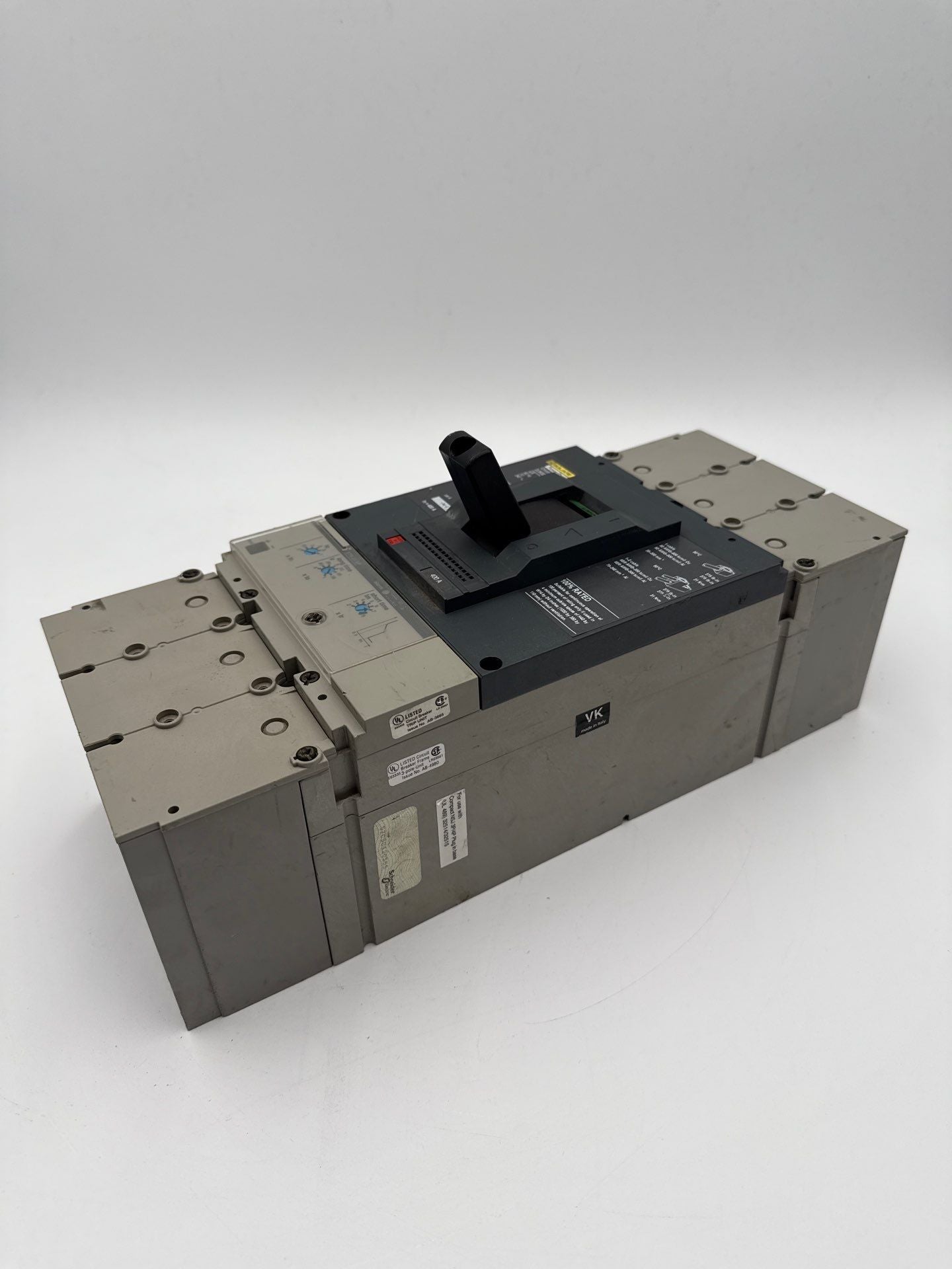 Square D DJM32400E20 Circuit Breaker 400A 3P 240V PowerPact 400 Amp 3 Pole Used