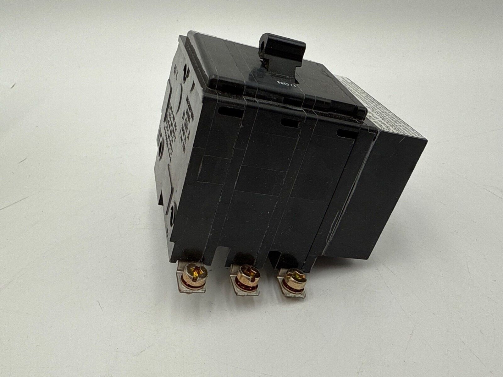 Square D QOB3301021 New