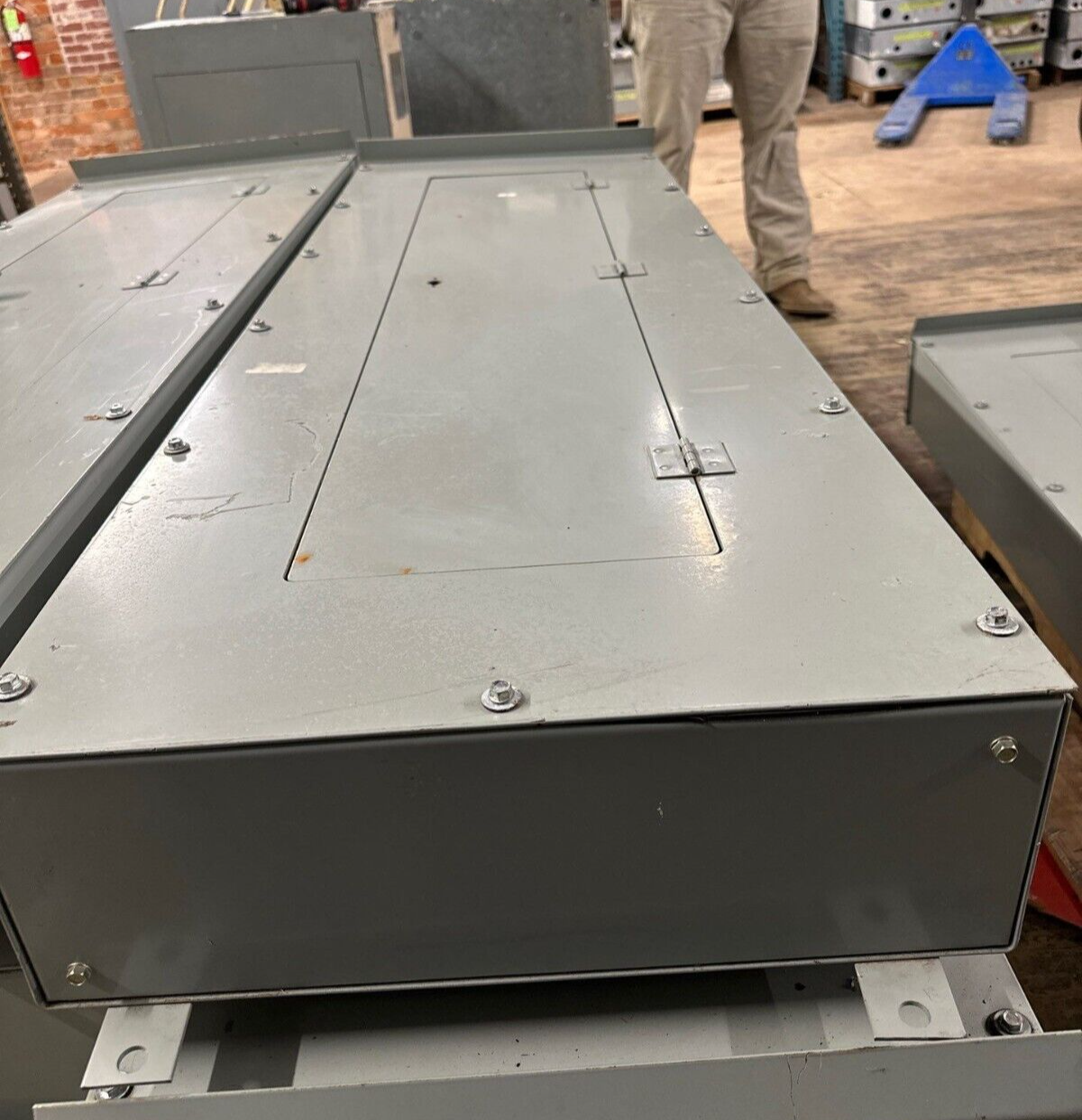 Eaton PRL3A Panelboard 400A 480Y/277V 3PH 4W Main Lug MLO 18 Cir 3R Outdoor Encl P291 Used