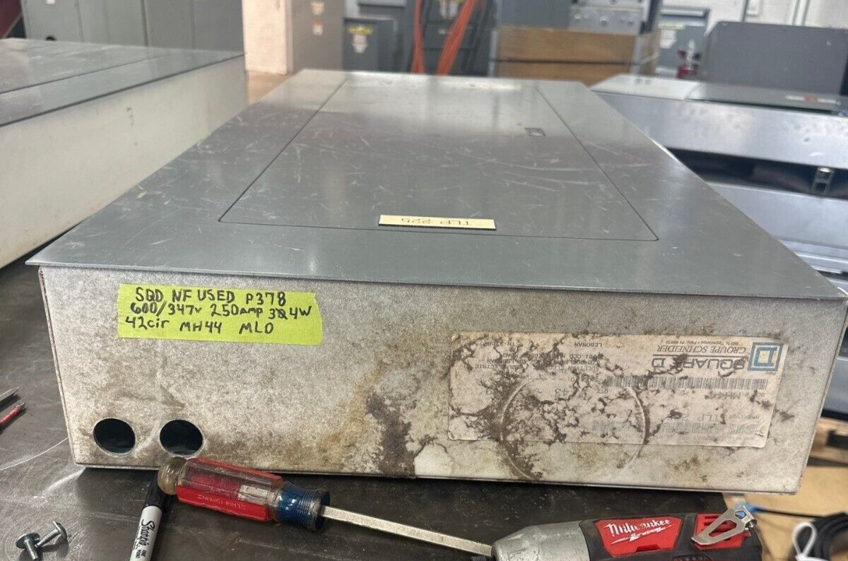 Square D NF Panelboard 250A 600V 3PH 4W 42 Cir Main Lug Panel Indoor Encl MLO P378 Used