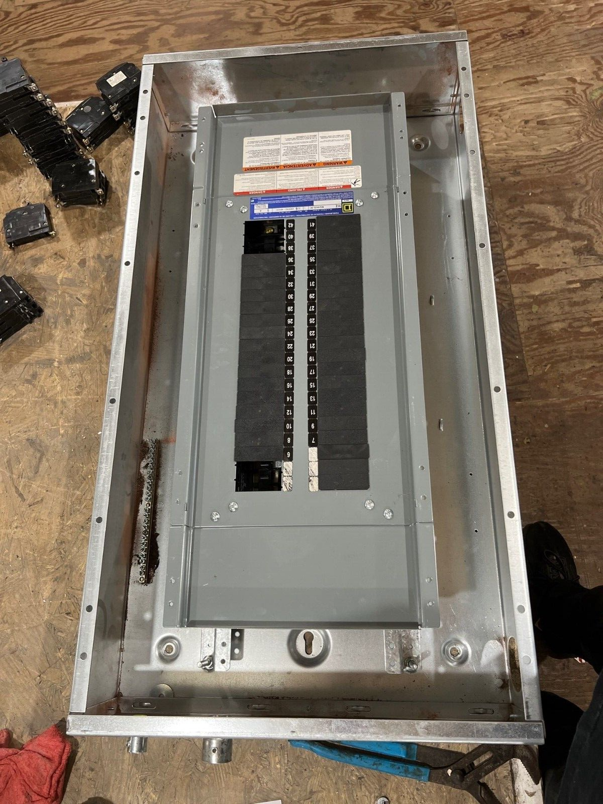 Square D NQ442L2C NQ Panelboard 225A 240V 3PH 4W Indoor Encl 42 Circuit MLO P622 Used