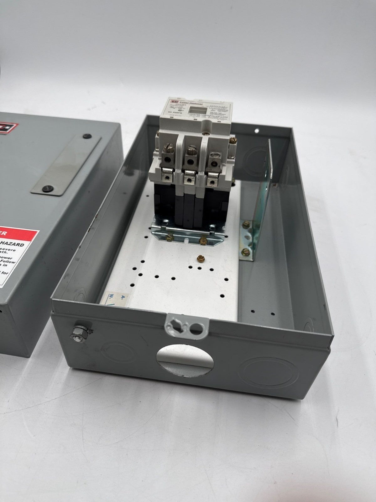 Cutler Hammer ECL04D1A3A Enclosed Lighting Contactor A202K2CAM 3P Coil 110/120V