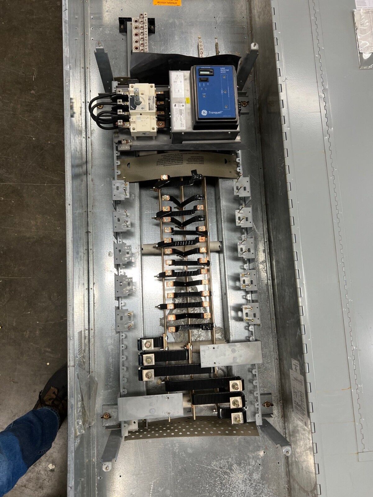 GE APN3 Bolt On Panelboard 600A 480/277V 3PH 4W 30 Cir Indoor Encl TPHE277Y20PP P651 Used