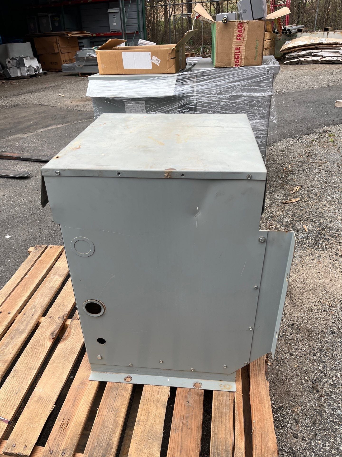 45KVA Hammond NMK045KB Transformer Pri 480V Sec 208/120V 3PH 3R Encl Used