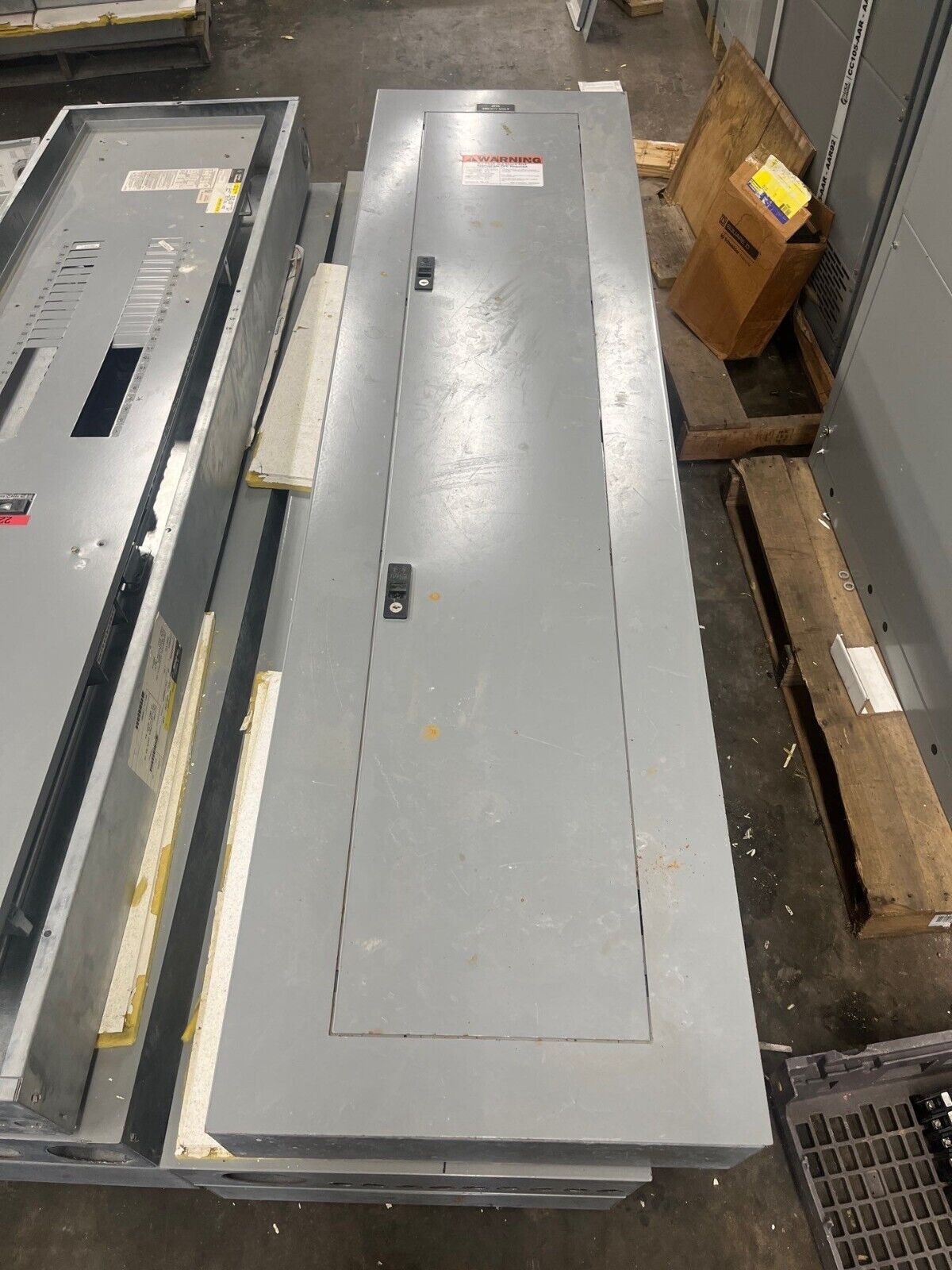 GE AEF3424MBX Panelboard 400A 480/277V 3PH 4W Indoor Encl 42Cir SFHA36AT0250 MLO P582 Used