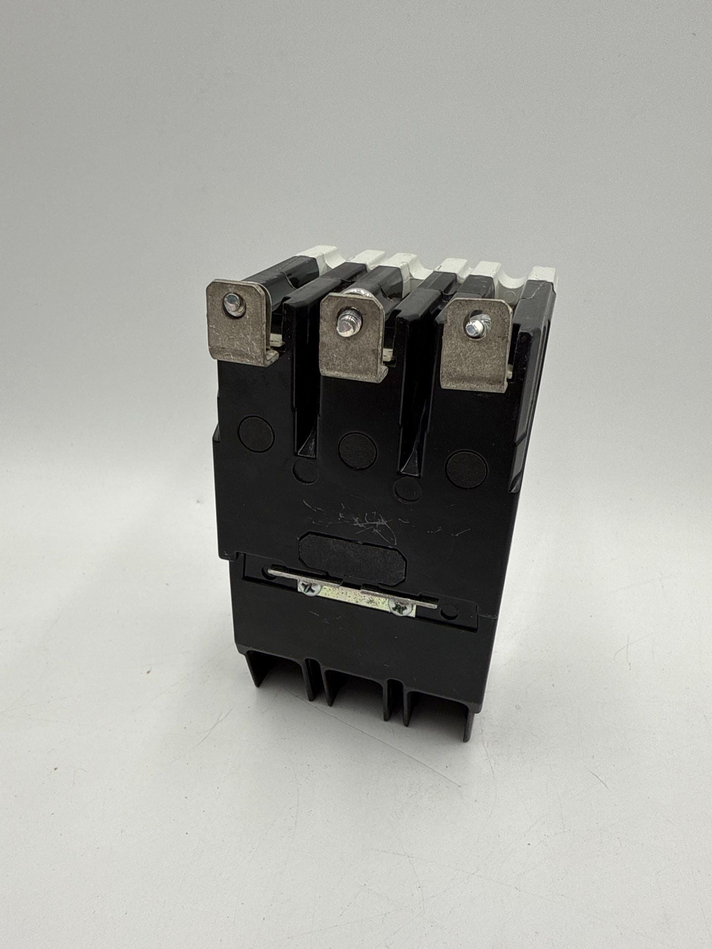 GE TEYD3020B Circuit Breaker 20A 3P 480/277V 3PH TEYD 20 Amp 3 Pole Bolt On Used