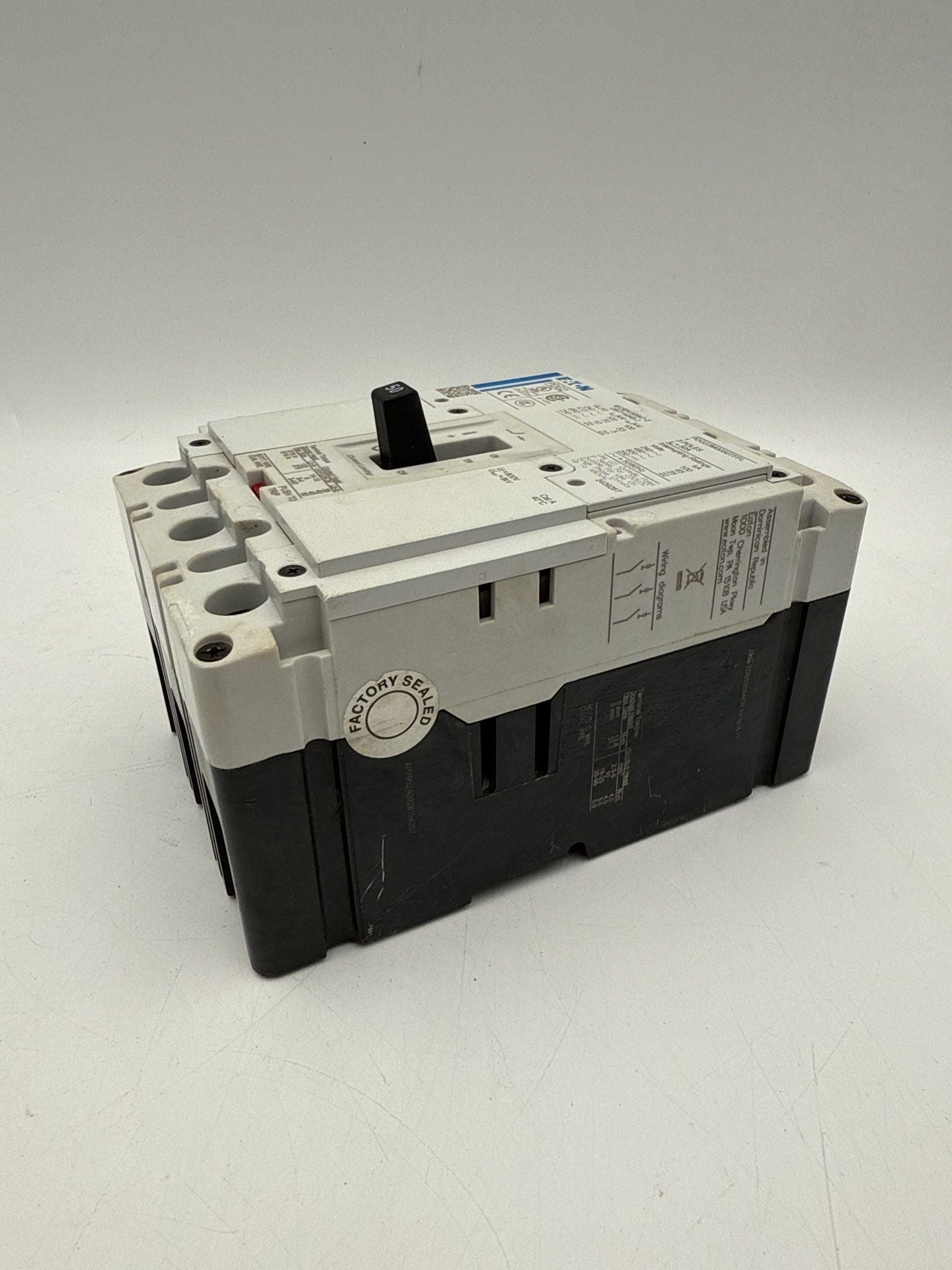Eaton PDG23M0050TFFL Circuit Breaker 50A 600V 3P Bolt On 50 Amp 3 Pole Used