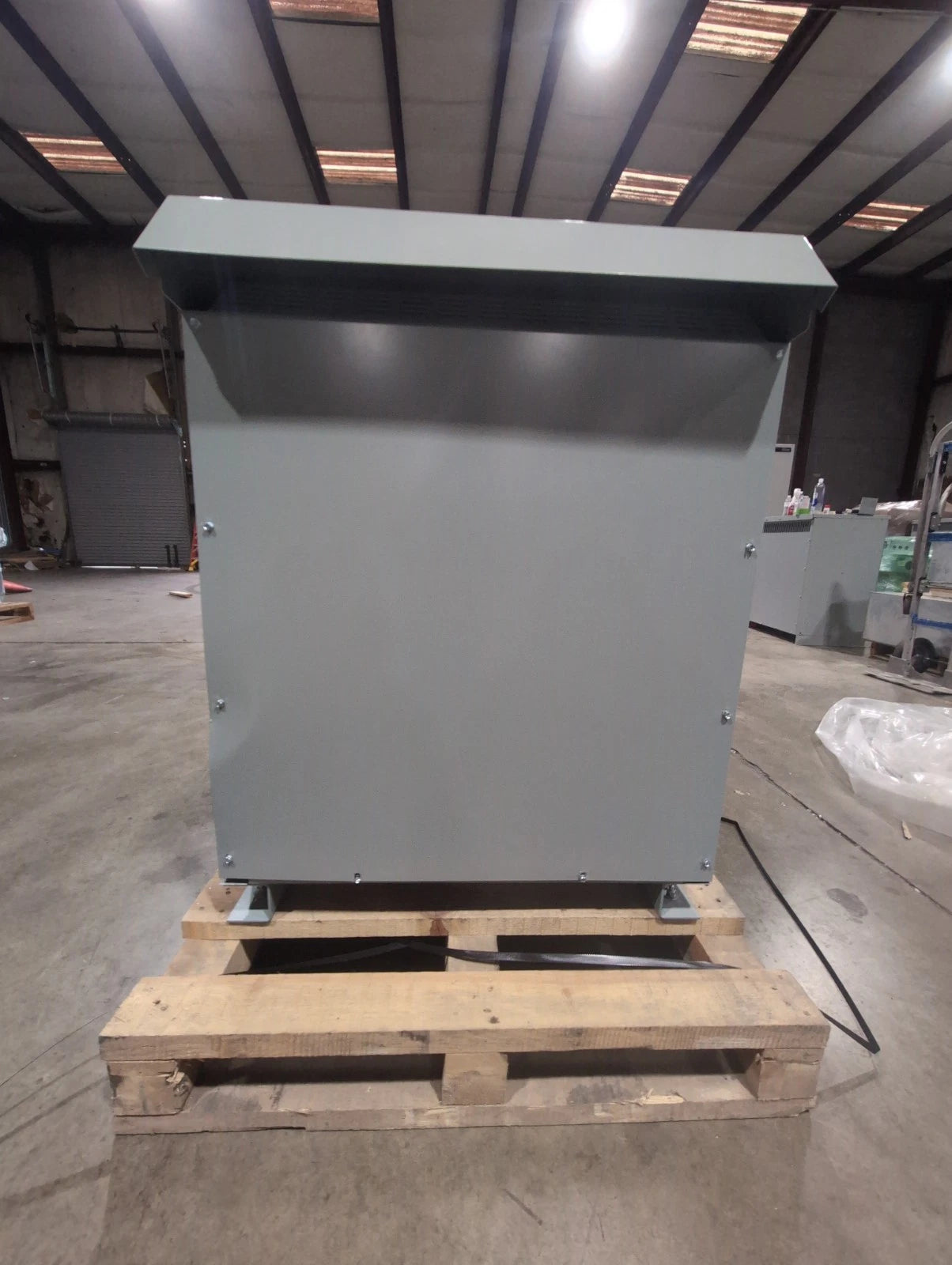 112.5KVA Siemens 3F3Y112K13FD16 Transformer Pri 480V Sec 208/120V 3PH 3R Encl New