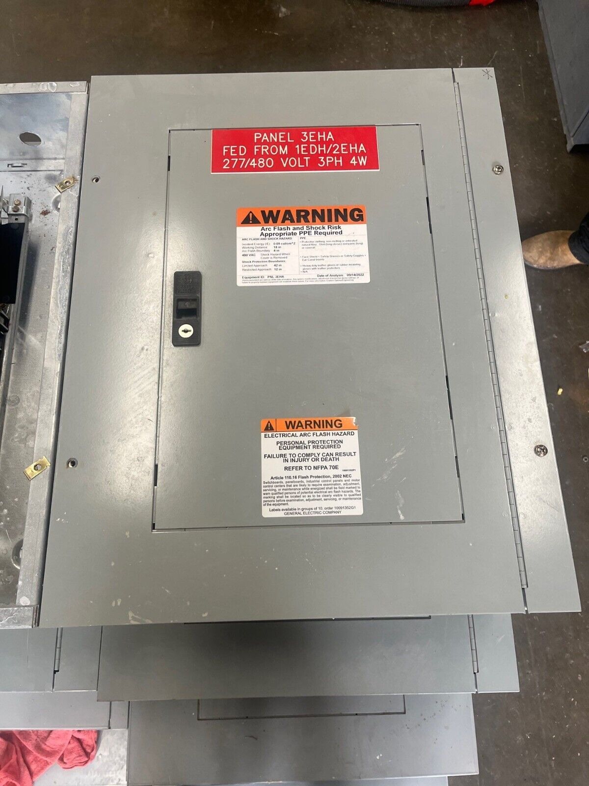 GE AEF3181MBX Panelboard 125A 480/277V 3PH 4W Indoor Encl MLO 125 Amp 18 Circuit P606 Used