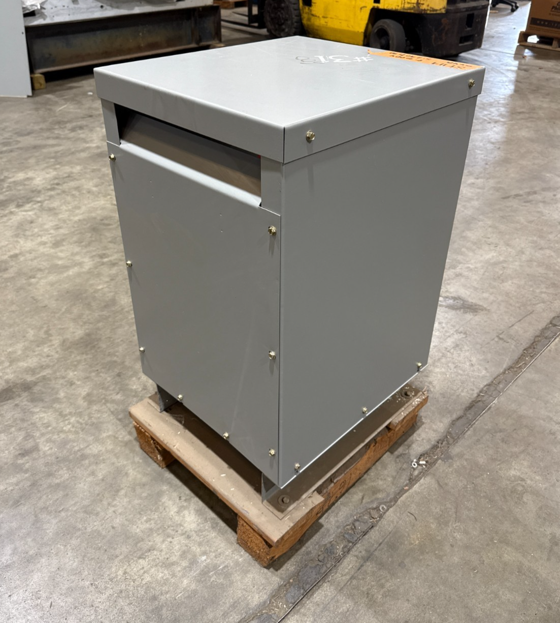 5 KVA Federal Pacific 20296-01 Transformer Pri 600V Sec 240/120V 3PH Indoor Encl New