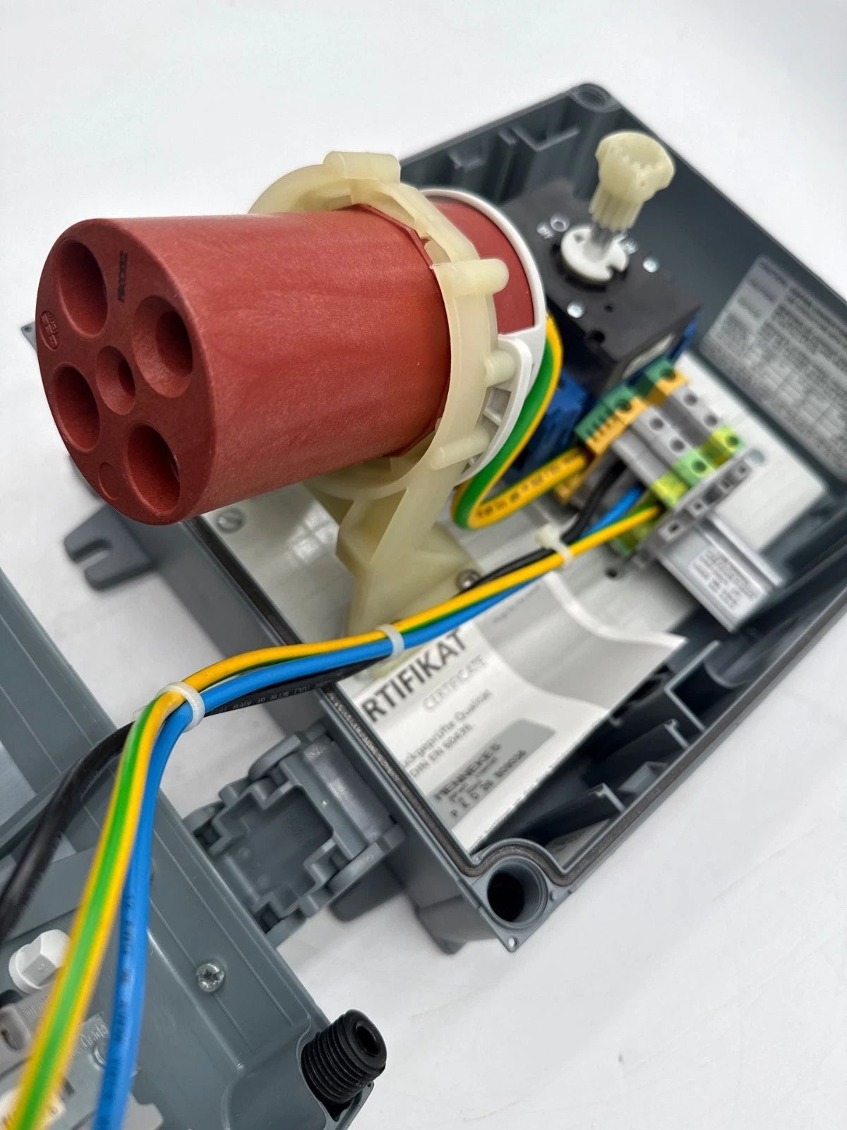 Mennekes AMX2A-ME460MI7 Pin and Sleeve Switched Interlocked Receptacle 60A 480V New