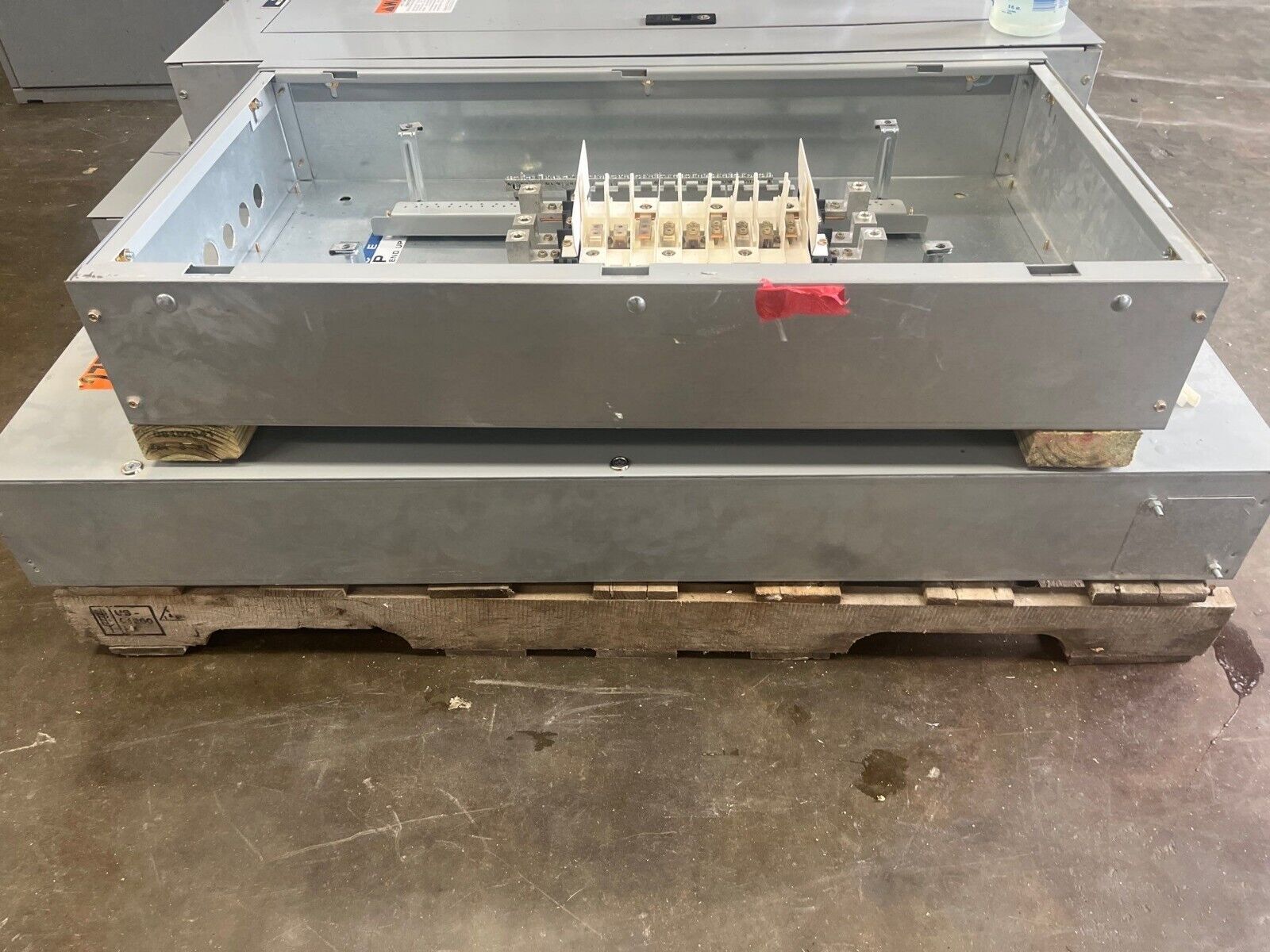 Eaton PRL2A Panelboard 125A 480/277V 3PH 4W Indoor Encl 18 Circuit MLO EZB2036R P603 Used