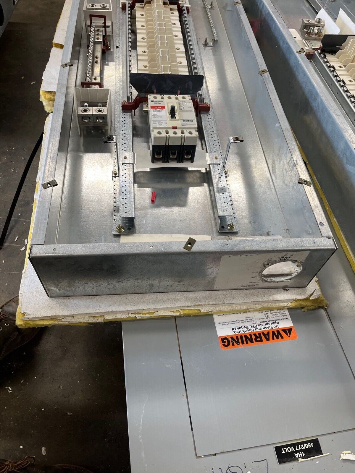 Cutler Hammer PRL2A Panelboard 400A 277/480V 3PH 4W Indoor Encl 42Cir FD3225 MLO P580 Used