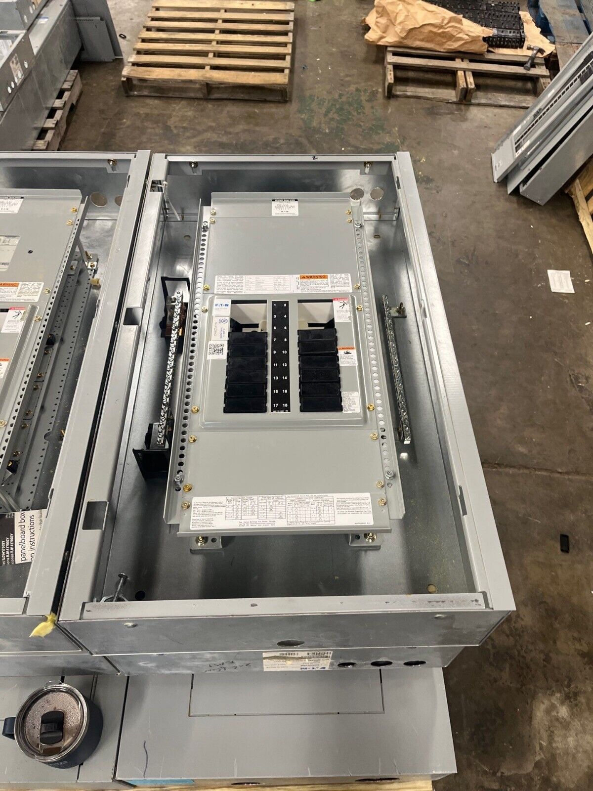 Eaton PRL2A Panelboard 125A 480/277V 3PH 4W Indoor Encl MLO 18 Circuit EZB2036R P598 Used