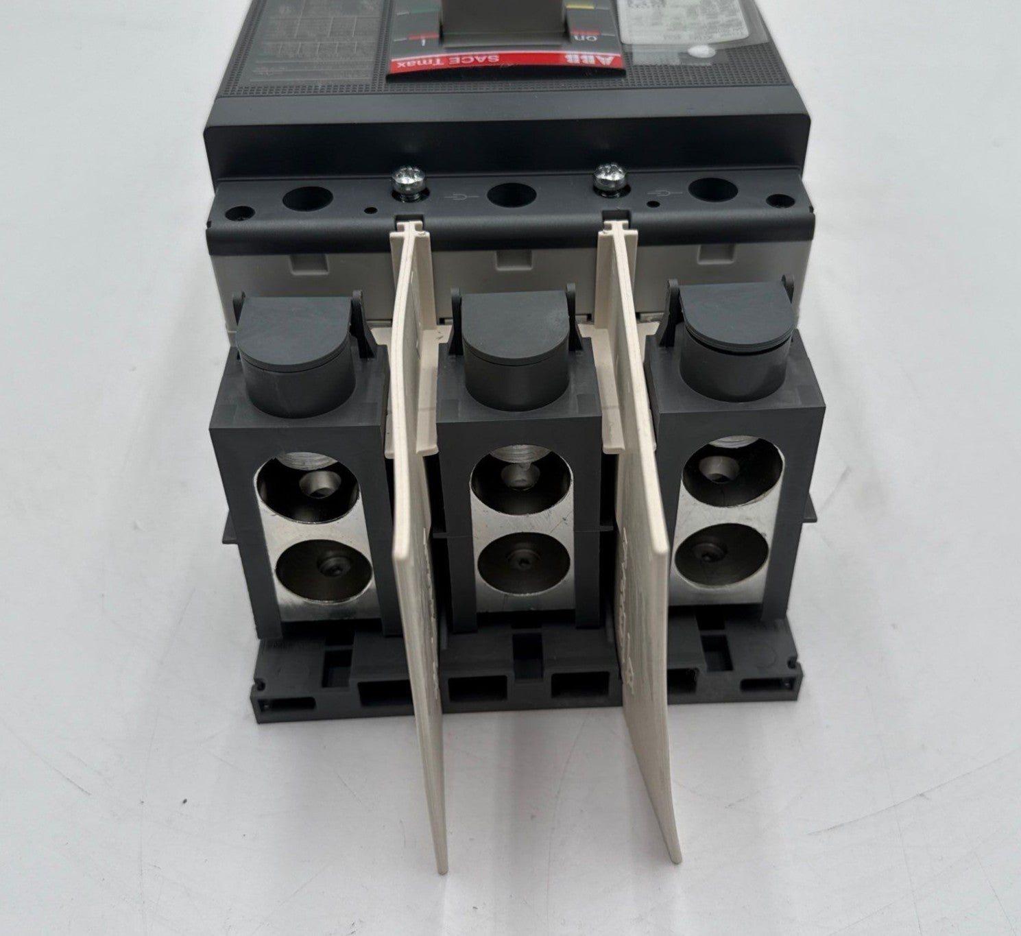 ABB XT5N 600 Tmax XT5NU360BFFF000XXX Circuit Breaker 600A 3P 600V Ekip Dip LSI New