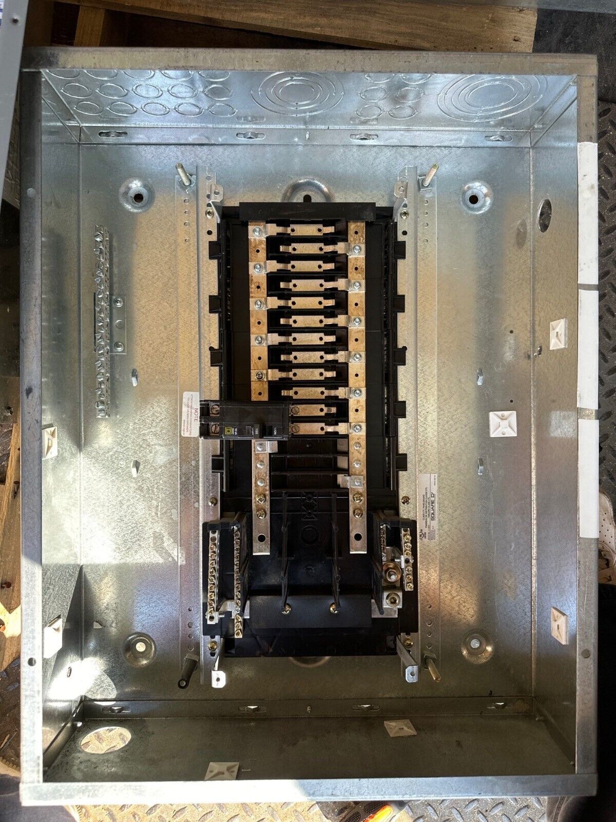 Square D NQOD20M100CU Panelboard 100A 240V 1PH 3W Indoor Encl 20 Circuit MCB P528 Used