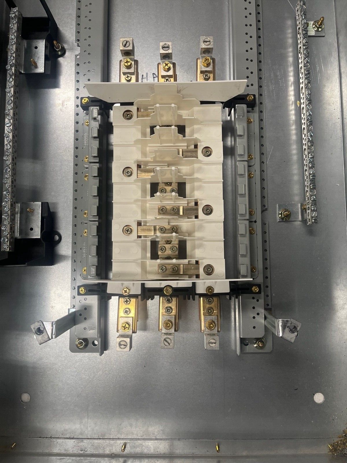 Eaton PRL2A Panelboard 100A 480/277V 4W 3PH Indoor Encl 18 Circuit MLO EZB2036R P577 Used