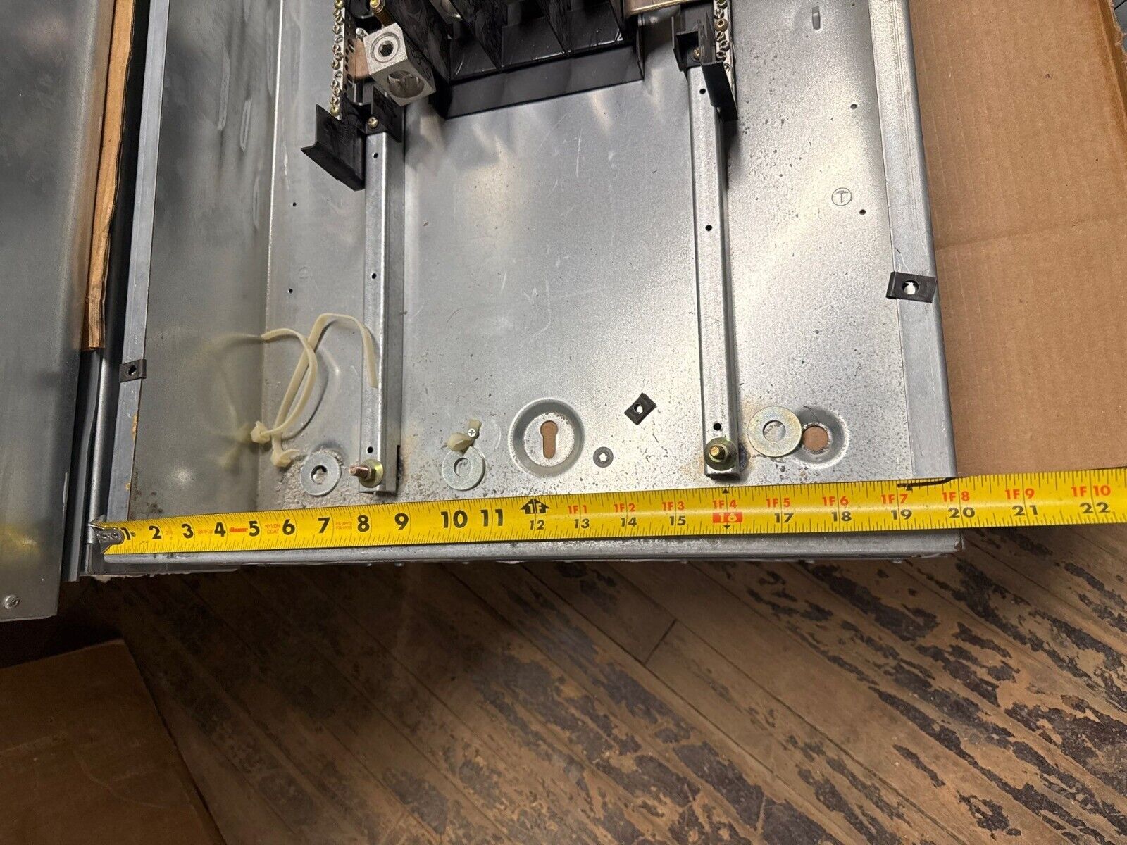 Square D NF Panelboard 400A 600/347V 3PH 4W MLO 54 Circuit Indoor Encl MH62 P564 Used