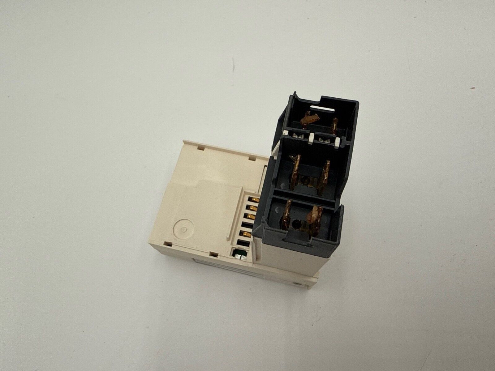 Schneider LUCA12FU New