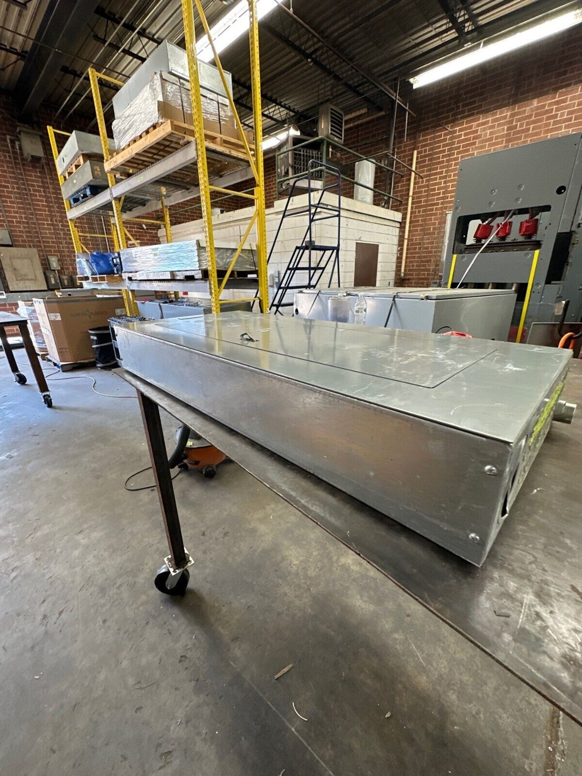 Square D NF Panelboard 250A 600V 3PH 4W MLO 42 Cir Main Lug Panel Indoor NEMA 1 P360 Used