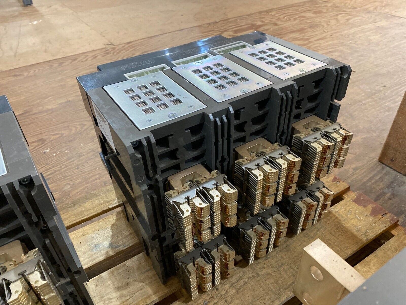 LS Electric UAH-16E3-16A Used