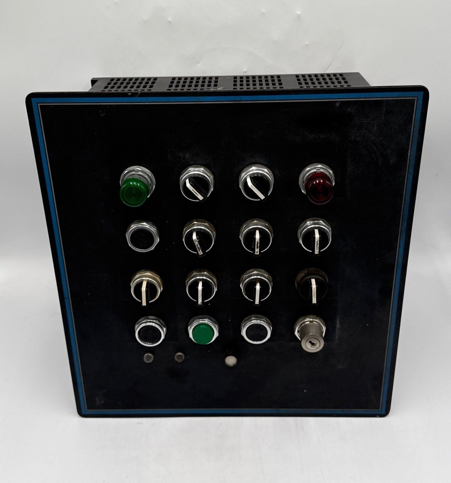 Allen Bradley 2705-T21J3 Bulletin 2705 Pushbutton Module Operator Panel Used