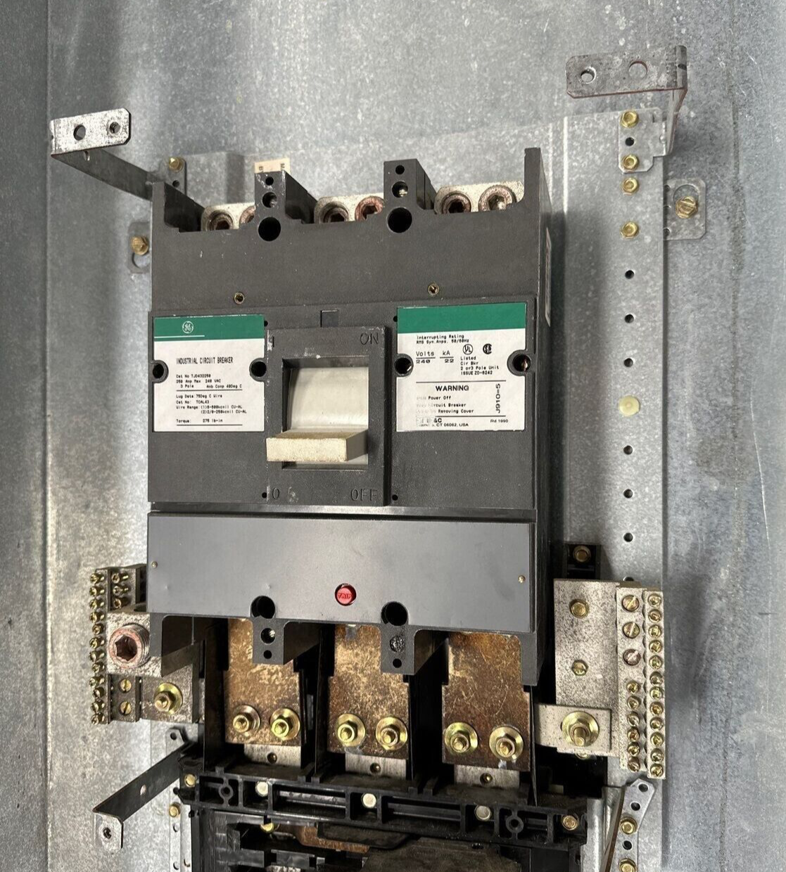 GE PANEL AQF3424CT 400AMP 208/120V 3 PHASE MCB TJD432250 42 CIR NEMA 1 P388 Used