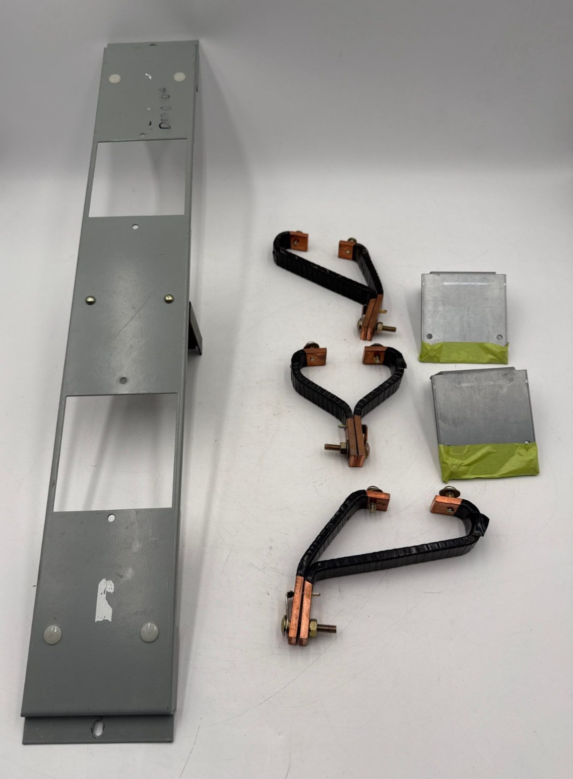 GE SFD1K Mounting Hardware Twin SFD1K SFHA SFLA SFDA 250A Max Cover 27" Used