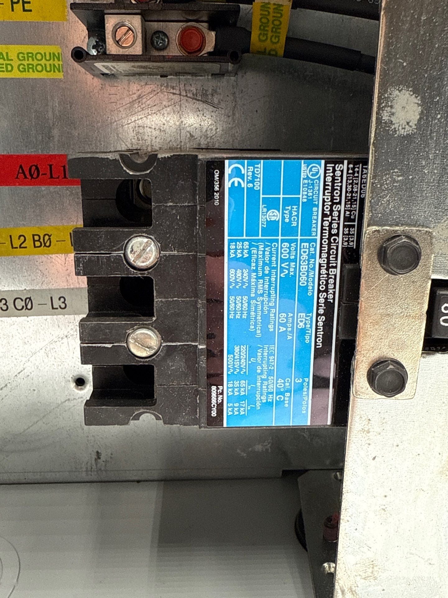 Siemens SLEC301250G Bus Plug 125A 3PH 3W 600V Sentron Breaker ED63B060 New