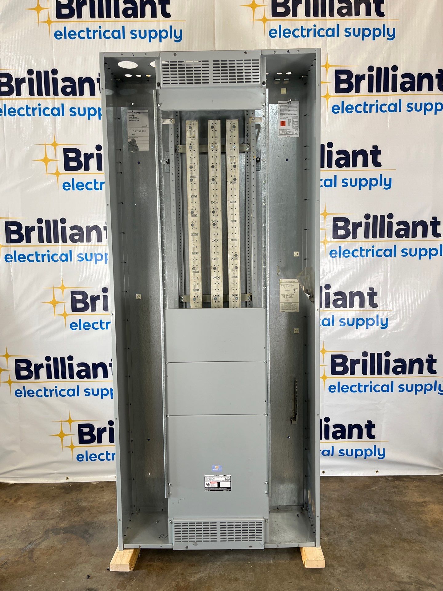 Siemens S5E90LM700ATS S5 Panelboard 800A 480/277V 3PH 4W MLO Indoor Encl B890 Box Used