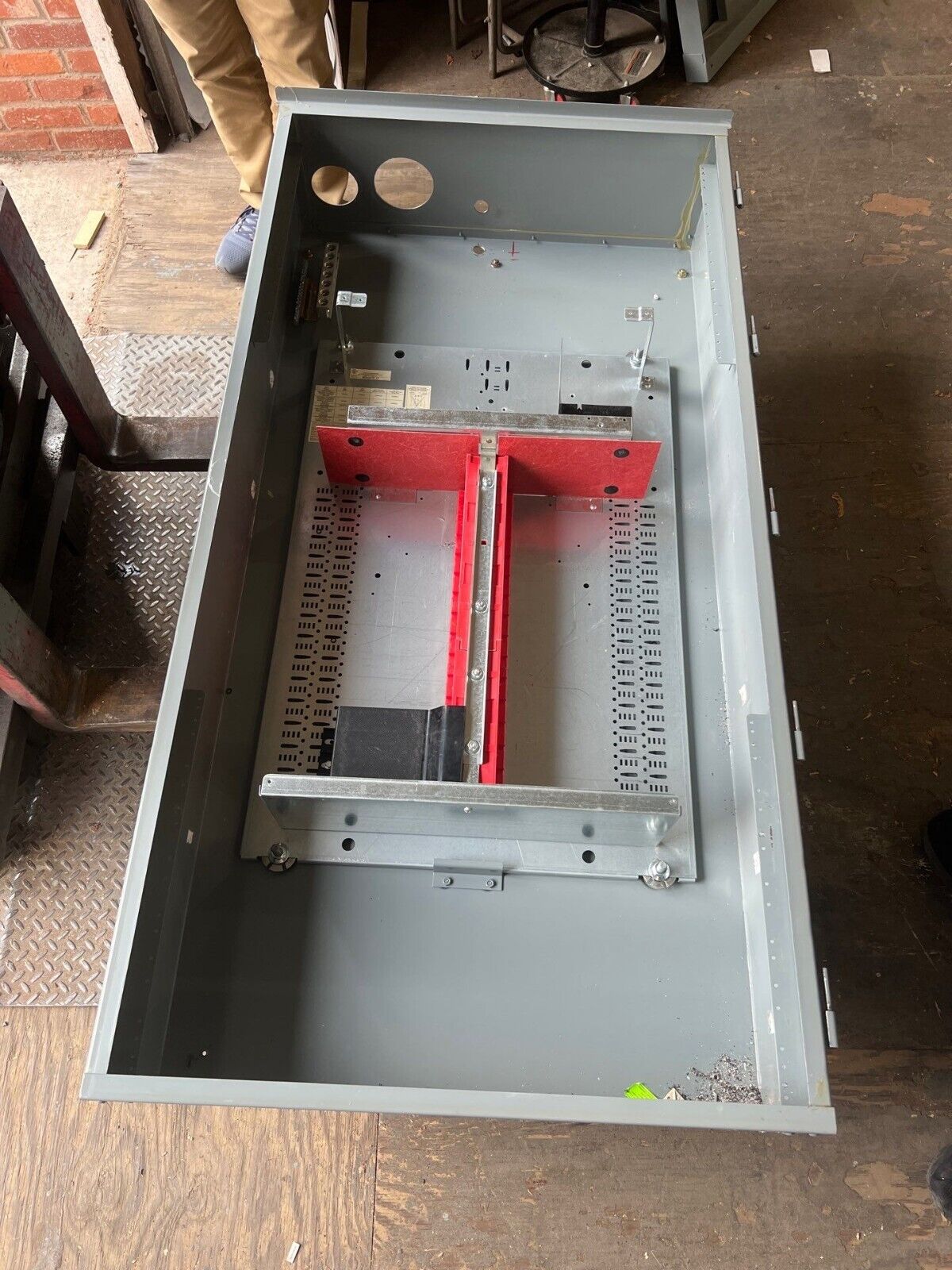 Square D HCM I-Line Panelboard 225A 480V 3PH 3W 30 Circuit 3R Outdoor Encl MCB P610 Used