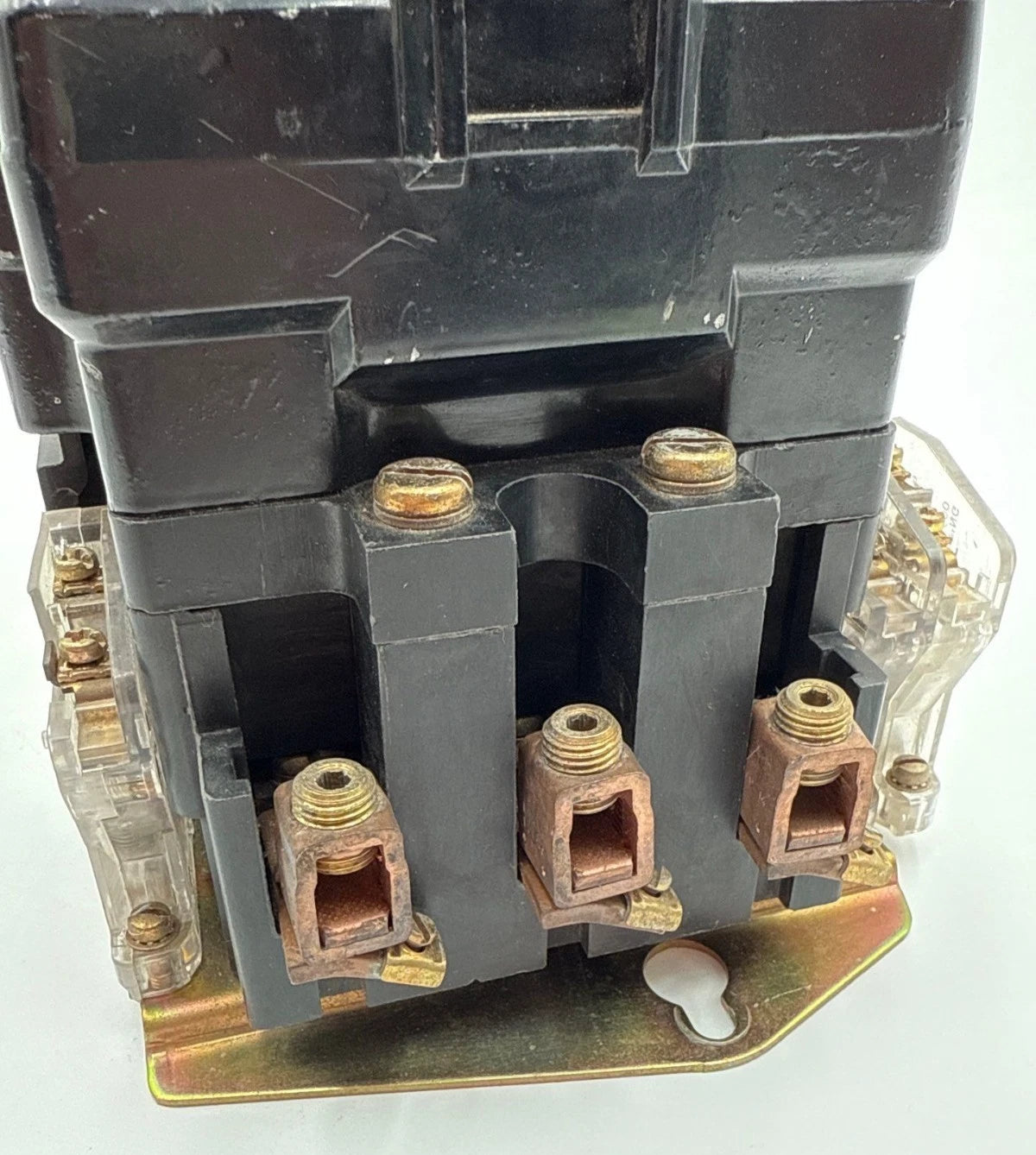 Sq D 8536SE01S Contactor NEMA Size 3 90A 3P 600V Coil 110/120V 31074-400-38 50HP Used