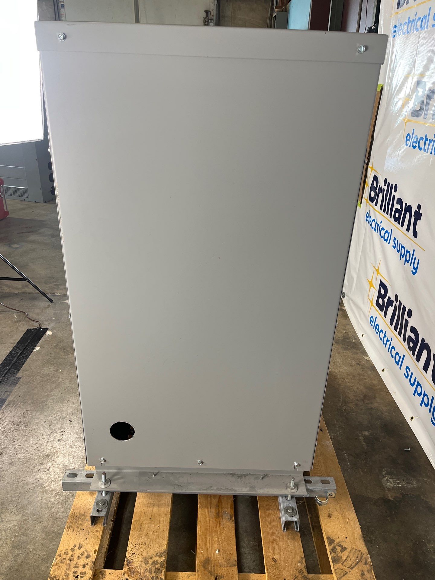 112.5kVA Siemens 3F3Y112 Transformer 3PH Pri 480V Sec 208/120V Indoor ST100 Used