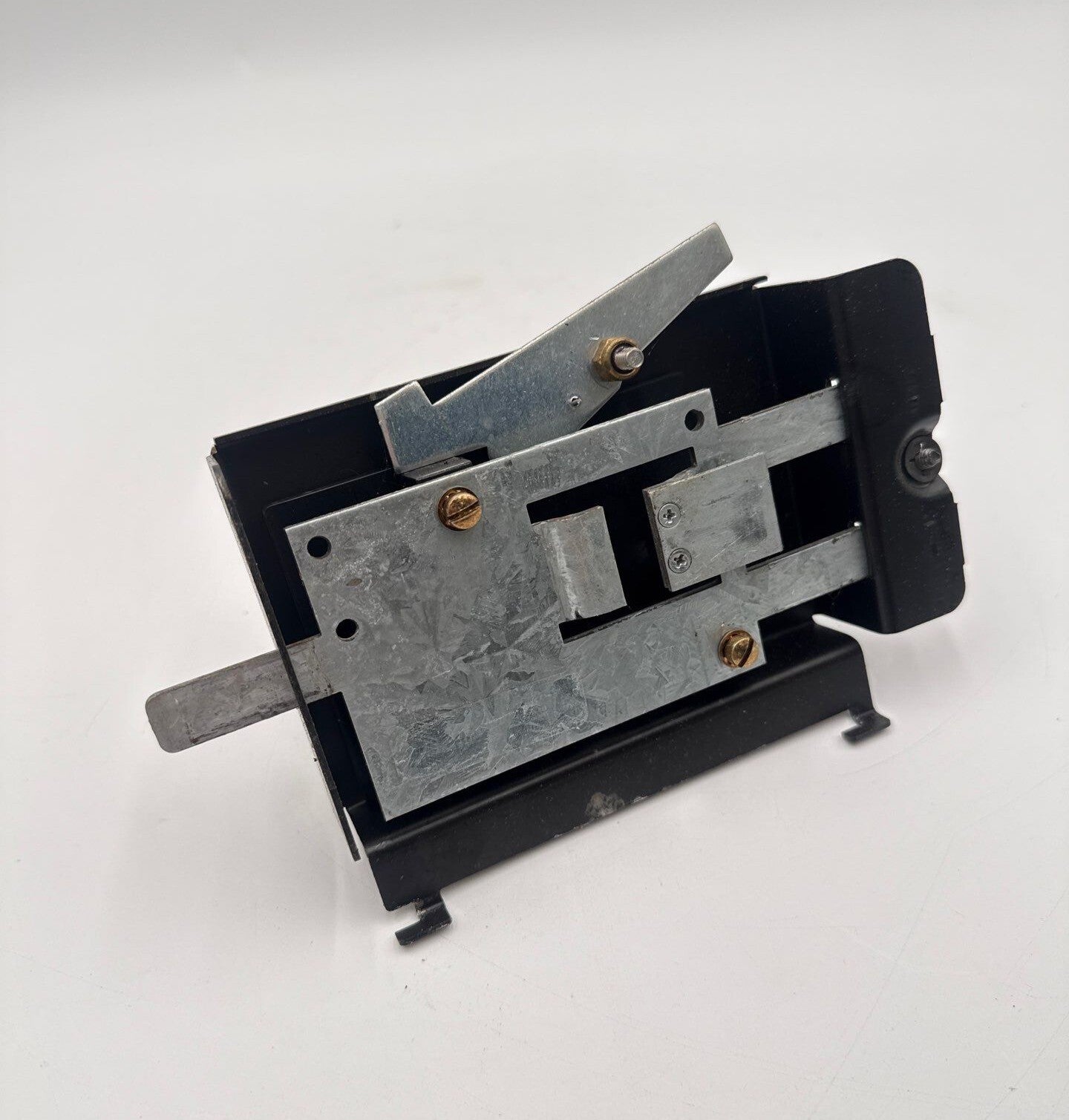 Siemens 25-135-017-553 Black MCC Breaker Handle Switch Mechanism Model 95 Used