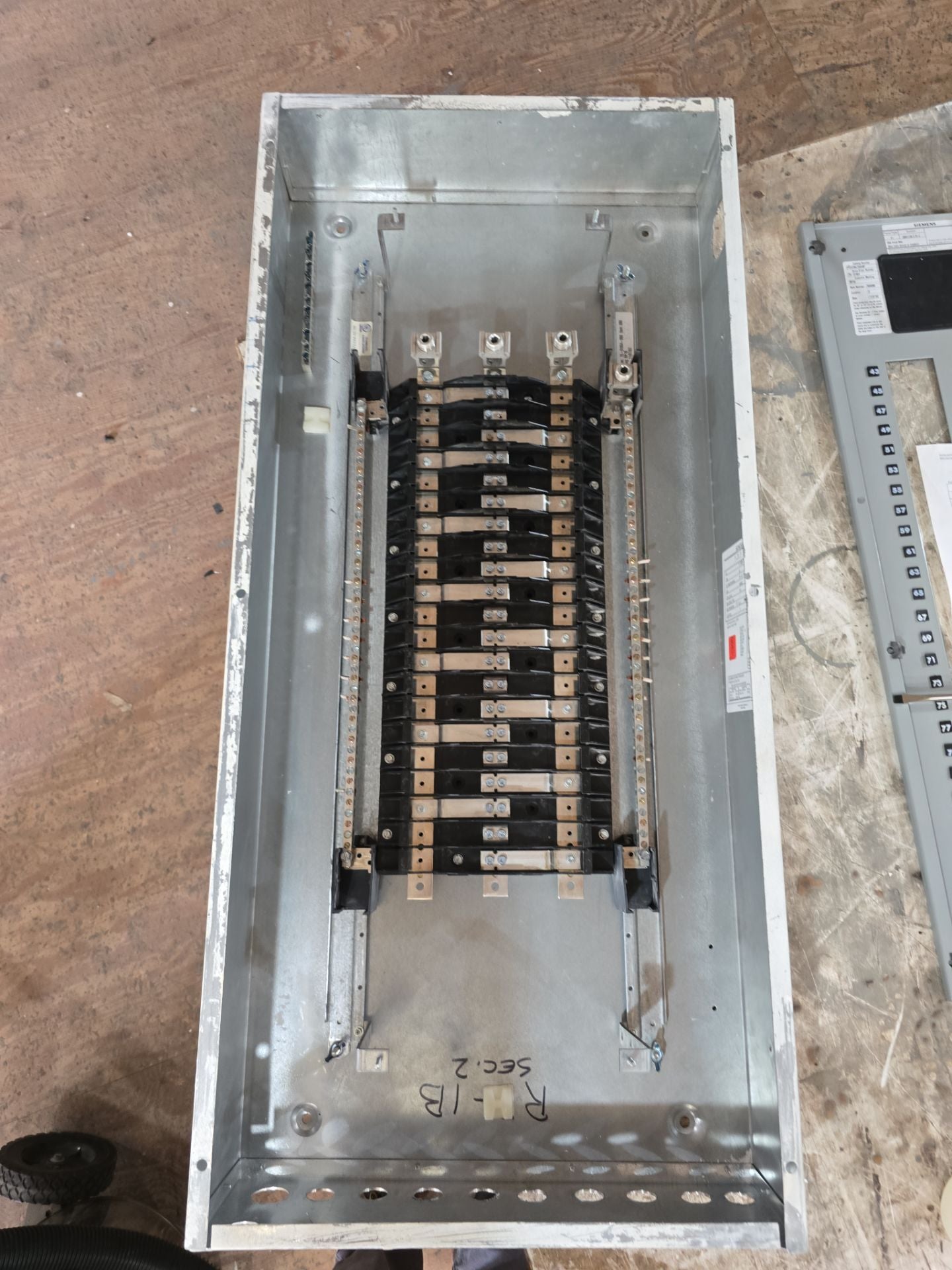 Siemens P1 P1C42ML250ABF Panelboard 250A 208/120V 3PH 4W MLO 42Cir 250 Amp Panel Used